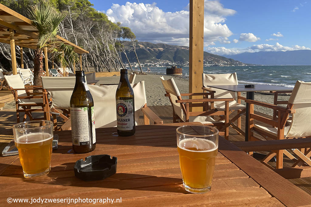 Strand bij Vlƶre, Albaniƫ, september 2022